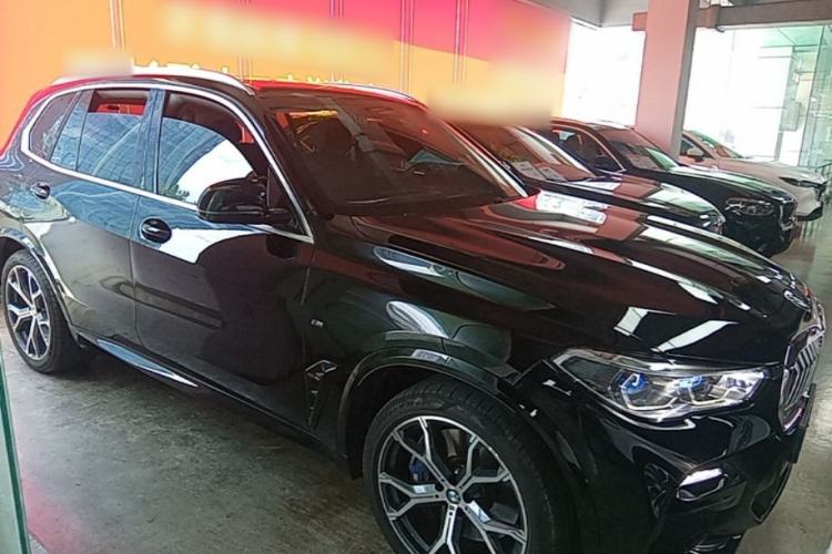 Used BMW X5 2019 xDrive40i Luxury Model with M Sport Package Front Right 45 Deg