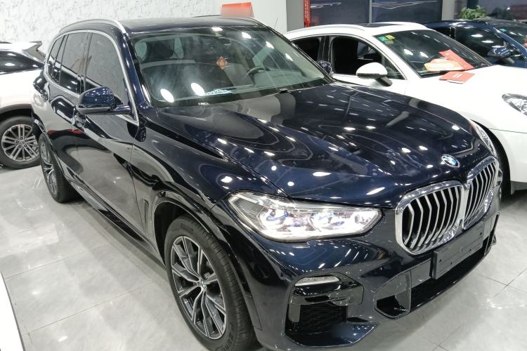 Used BMW X5 2019 xDrive40i M Sport Package Front Right 45 Deg