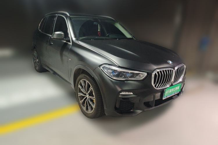 Used BMW X5 2019 xDrive40i M Sport Package Front Right 45 Deg