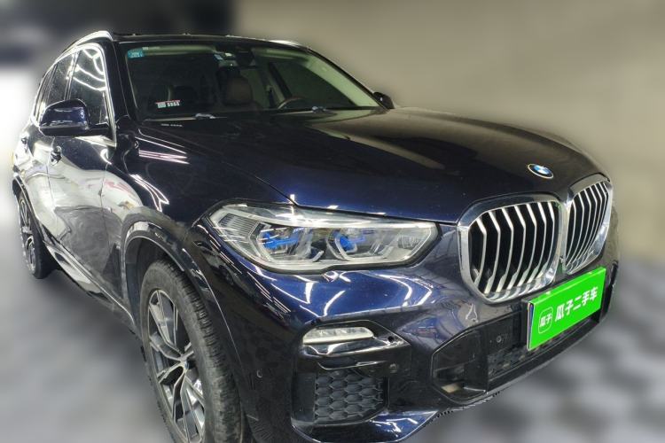 Used BMW X5 2019 xDrive40i M Sport Package Front Right 45 Deg