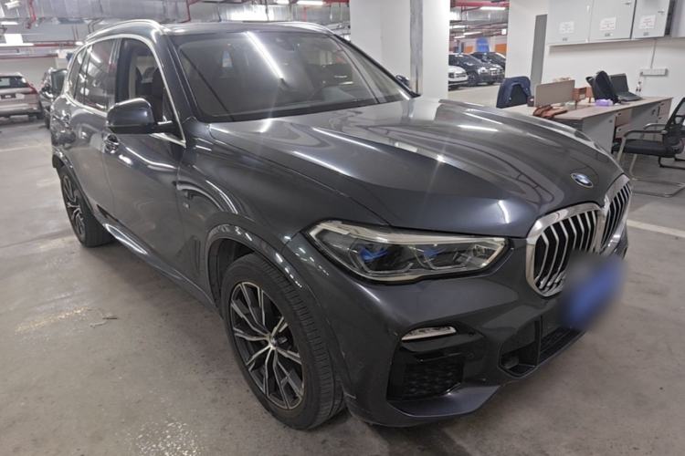 Used BMW X5 2019 xDrive40i M Sport Package Front Right 45 Deg