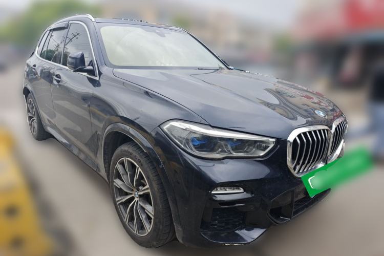 Used BMW X5 2019 xDrive40i M Sport Package Front Right 45 Deg