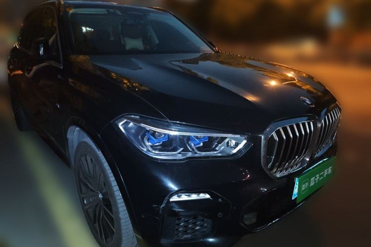 Used BMW X5 2019 xDrive40i Luxury Model with M Sport Package Front Right 45 Deg