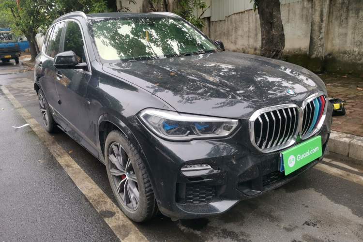 Used BMW X5 2019 xDrive40i M Sport Package Front Right 45 Deg