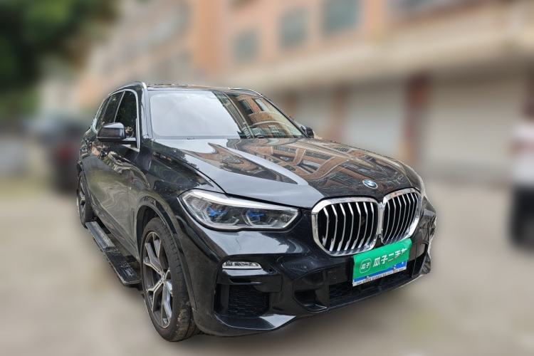 Used BMW X5 2019 xDrive40i Luxury Model with M Sport Package Front Right 45 Deg