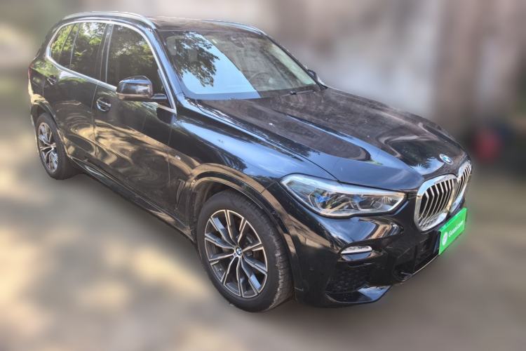 Used BMW X5 2019 xDrive40i M Sport Package Front Right 45 Deg