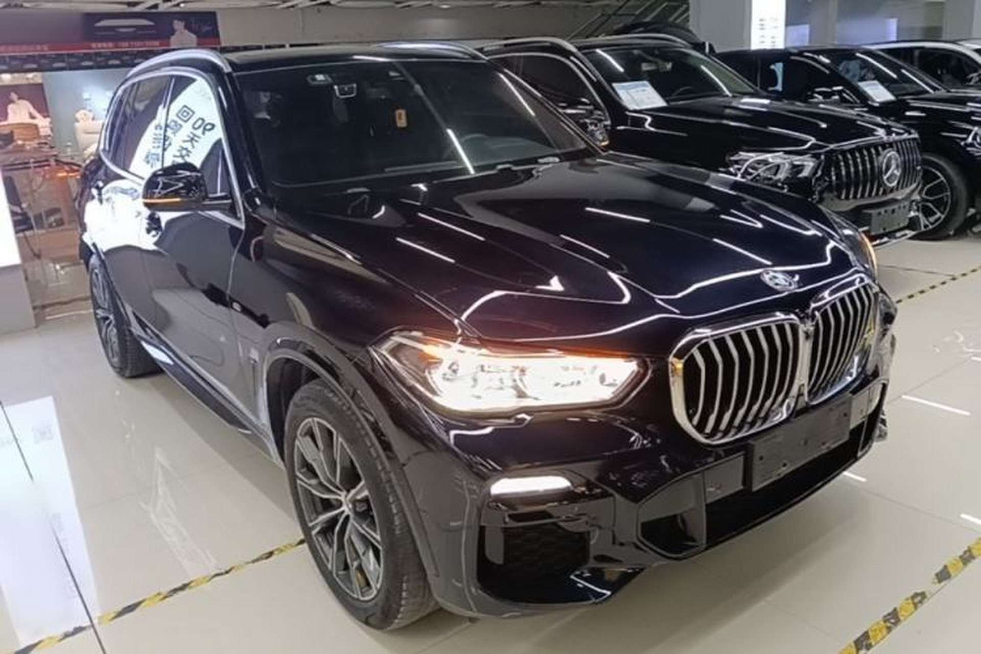 Used BMW X5 2019 xDrive40i M Sport Package Front Right 45 Deg