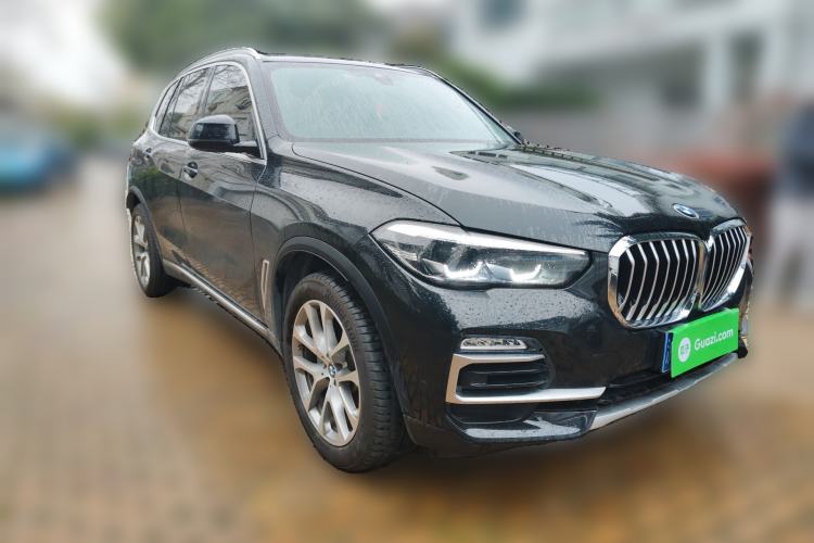 Used BMW X5 2019 xDrive30i X Design Package Front Right 45 Deg