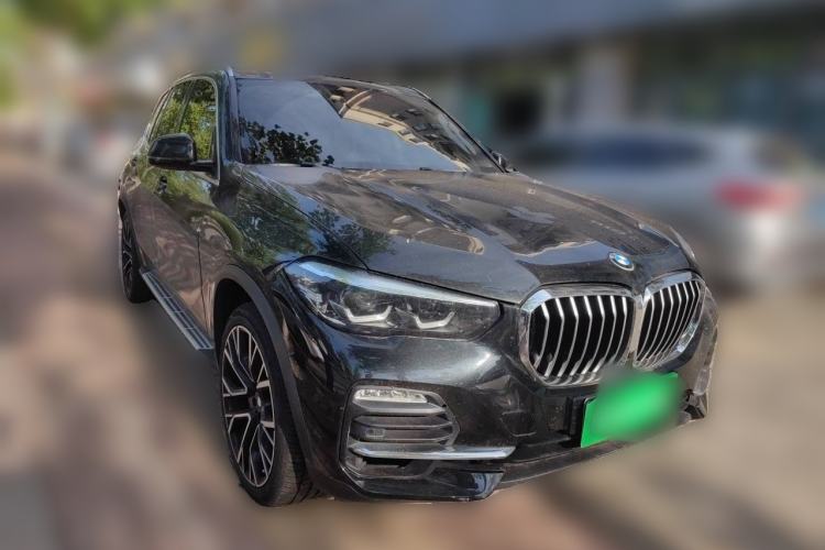 Used BMW X5  Front Right 45 Deg