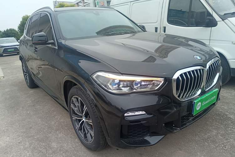 Used BMW X5 2019 xDrive40i M Sport Package Front Right 45 Deg