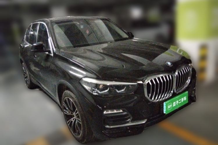 Used BMW X5  Front Right 45 Deg