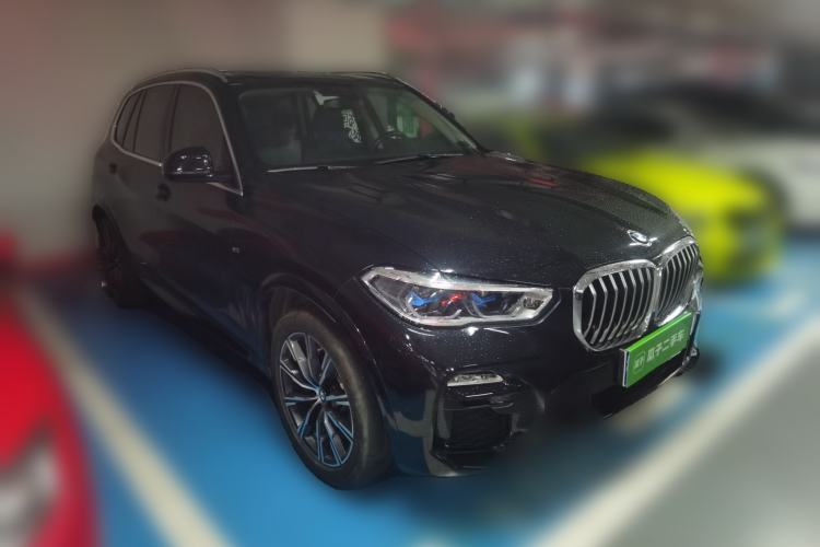 Used BMW X5 2019 xDrive40i M Sport Package Front Right 45 Deg