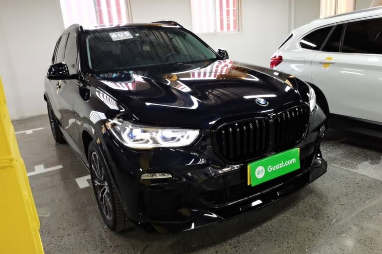 Used BMW X5 2019 xDrive40i M Sport Package Front Right 45 Deg