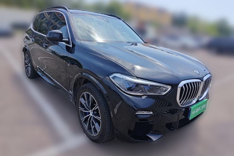 Used BMW X5 2019 xDrive30i M Sport Package Front Right 45 Deg