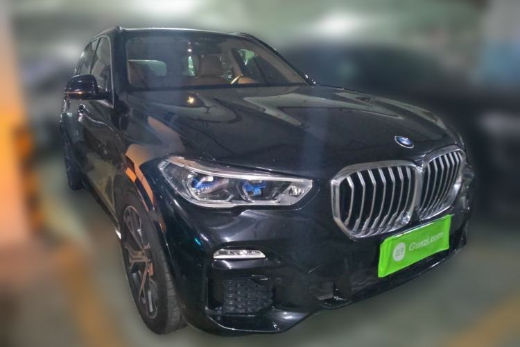 Used BMW X5 2019 xDrive40i Luxury Model with M Sport Package Front Right 45 Deg
