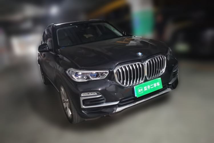 Used BMW X5 2019 xDrive30i X Design Package Front Right 45 Deg