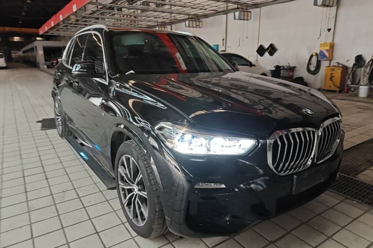 Used BMW X5 2019 xDrive40i M Sport Package Front Right 45 Deg