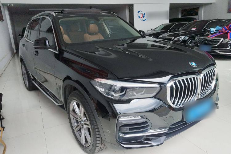 Used BMW X5 2019 xDrive40i M Sport U.S. specification Front Right 45 Deg