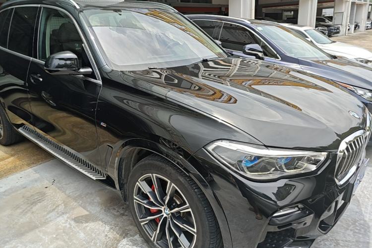 Used BMW X5 2019 xDrive40i M Sport Package Front Right 45 Deg