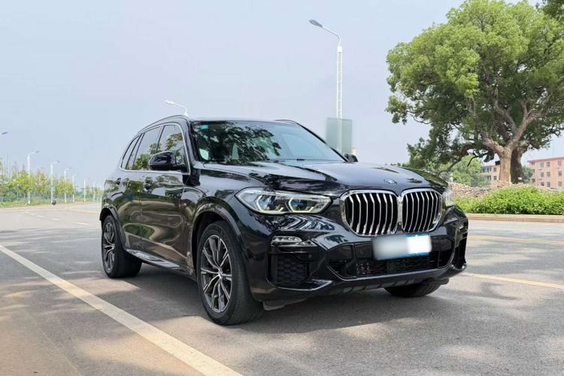 Used BMW X5 2019 xDrive40i M Sport Package Front Right 45 Deg