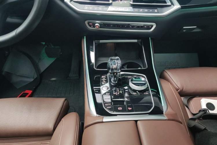 Used BMW X5 2019 xDrive40i Luxury Model with M Sport Package Gear Lever
