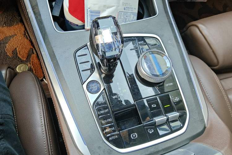 Used BMW X5 2019 xDrive40i Luxury Model with M Sport Package Gear Lever