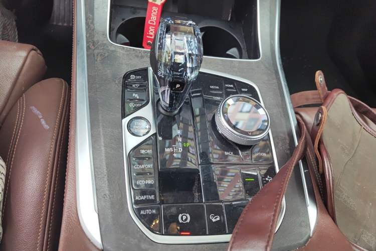 Used BMW X5 2019 xDrive40i Luxury Model with M Sport Package Gear Lever