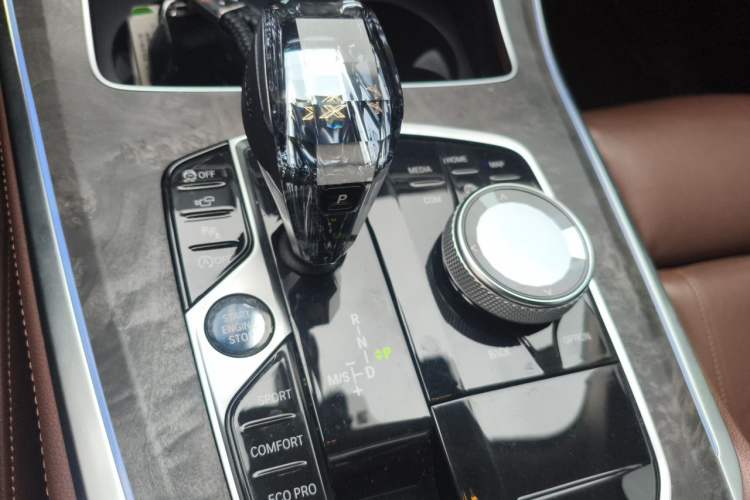 Used BMW X5 2019 xDrive40i Luxury Model with M Sport Package Gear Lever
