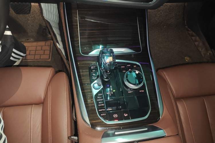 Used BMW X5 2019 xDrive40i Luxury Model with M Sport Package Gear Lever