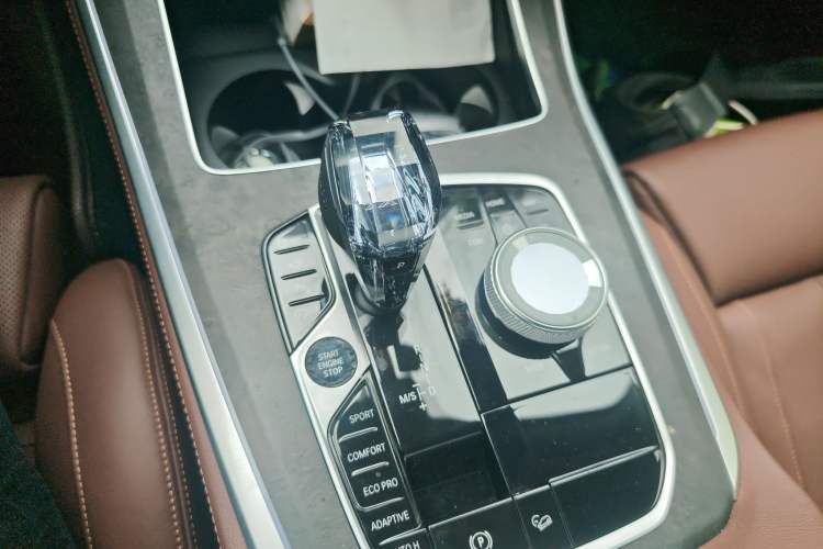 Used BMW X5 2019 xDrive40i Luxury Model with M Sport Package Gear Lever