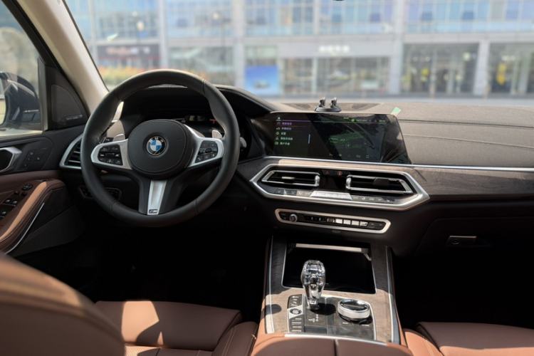 Used BMW X5 2019 xDrive40i Luxury Model with M Sport Package Interior 1