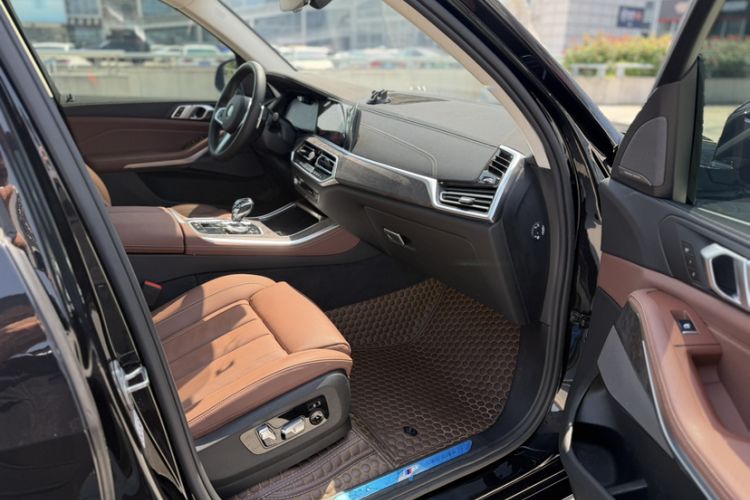 Used BMW X5 2019 xDrive40i Luxury Model with M Sport Package Interior 2