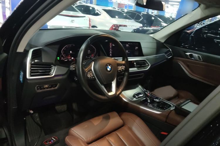 Used BMW X5 2019 xDrive40i M Sport U.S. specification Interior 2
