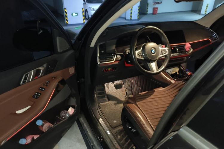 Used BMW X5 2019 xDrive40i Luxury Model with M Sport Package Interior 3