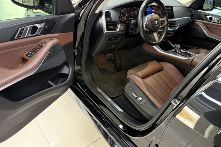 Used BMW X5 2019 xDrive40i M Sport Package Interior 4