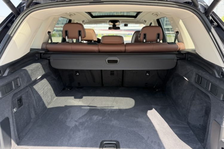 Used BMW X5 2019 xDrive40i Luxury Model with M Sport Package Interior 4