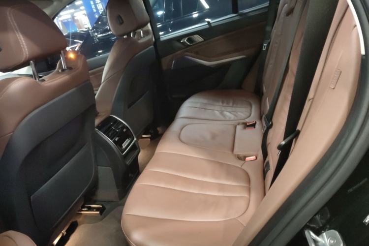 Used BMW X5 2019 xDrive40i M Sport U.S. specification Interior 4