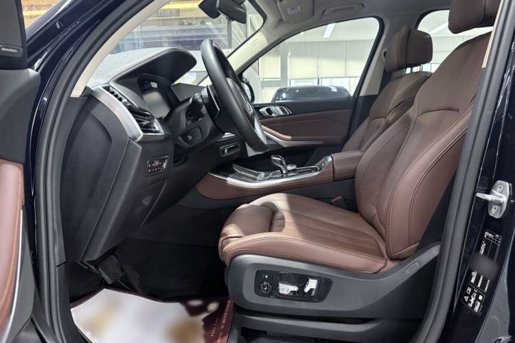 Used BMW X5 2019 xDrive40i Luxury Model with M Sport Package Interior 5