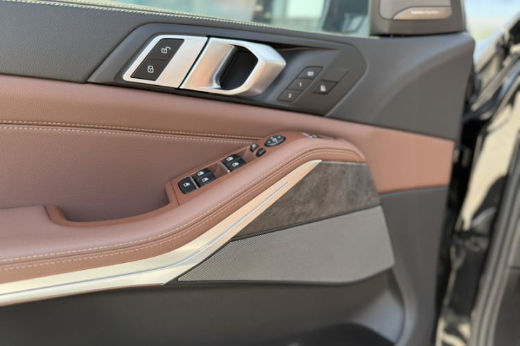 Used BMW X5 2019 xDrive40i Luxury Model with M Sport Package Interior 5