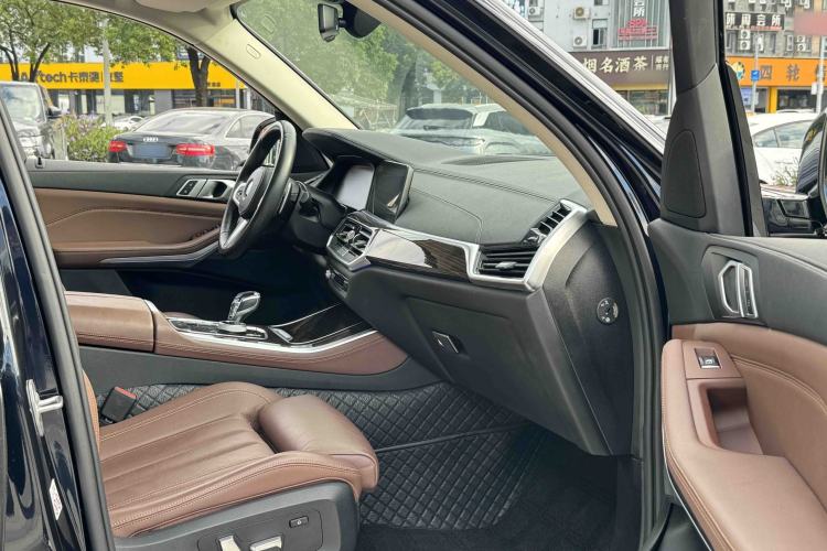 Used BMW X5 2019 xDrive40i M Sport Package Interior 5