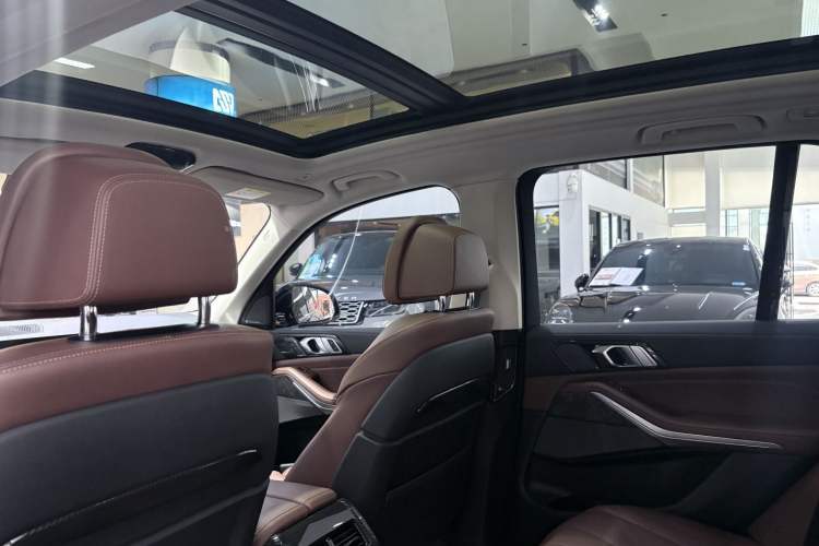 Used BMW X5 2019 xDrive40i Luxury Model with M Sport Package Interior 8