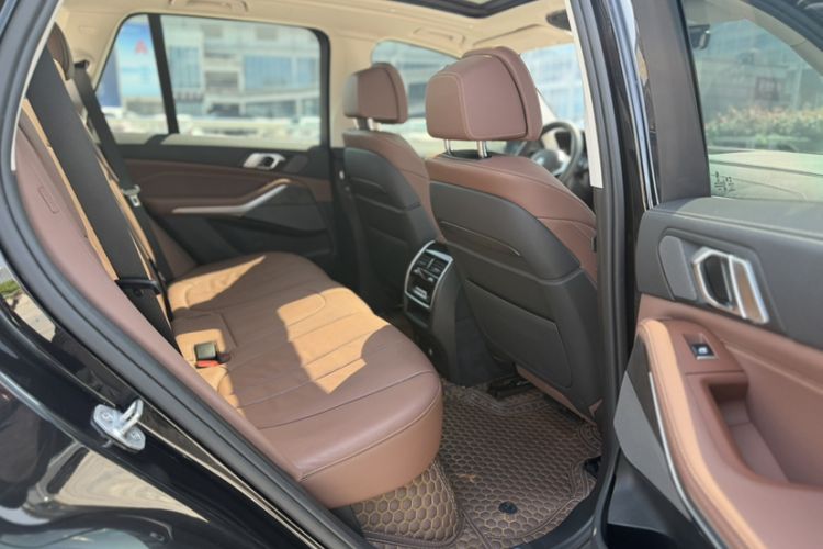 Used BMW X5 2019 xDrive40i Luxury Model with M Sport Package Interior 8