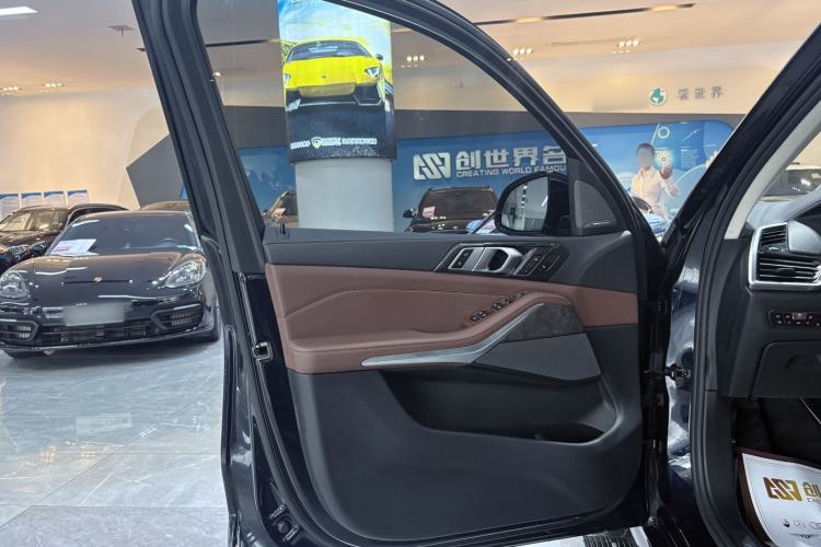 Used BMW X5 2019 xDrive40i Luxury Model with M Sport Package Interior 9