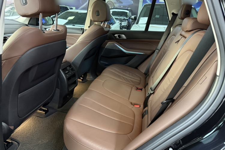 Used BMW X5 2019 xDrive40i M Sport Package Interior 9