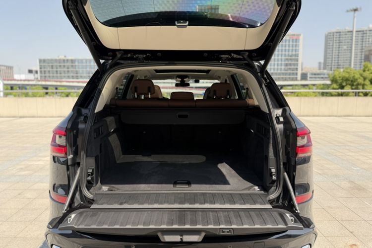 Used BMW X5 2019 xDrive40i Luxury Model with M Sport Package Interior 9