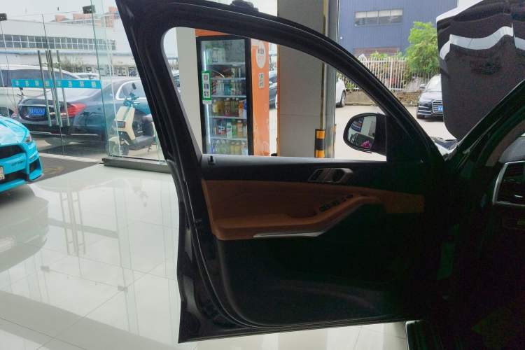 Used BMW X5 2019 xDrive40i M Sport U.S. specification Left Front Door Interior