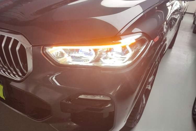 Used BMW X5 2019 xDrive40i Luxury Model with M Sport Package Left Front Headlight