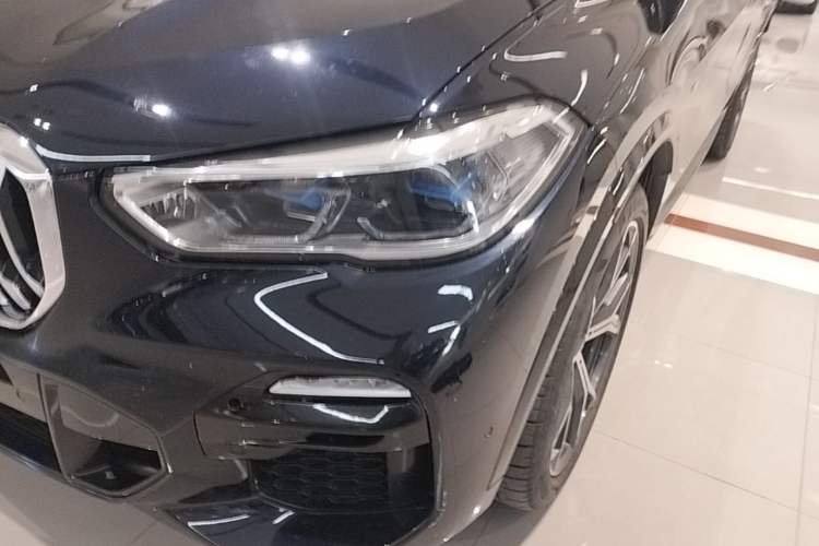 Used BMW X5 2019 xDrive40i Luxury Model with M Sport Package Left Front Headlight
