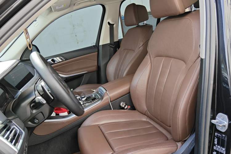 Used BMW X5 2019 xDrive40i Luxury Model with M Sport Package Left Front Seat
