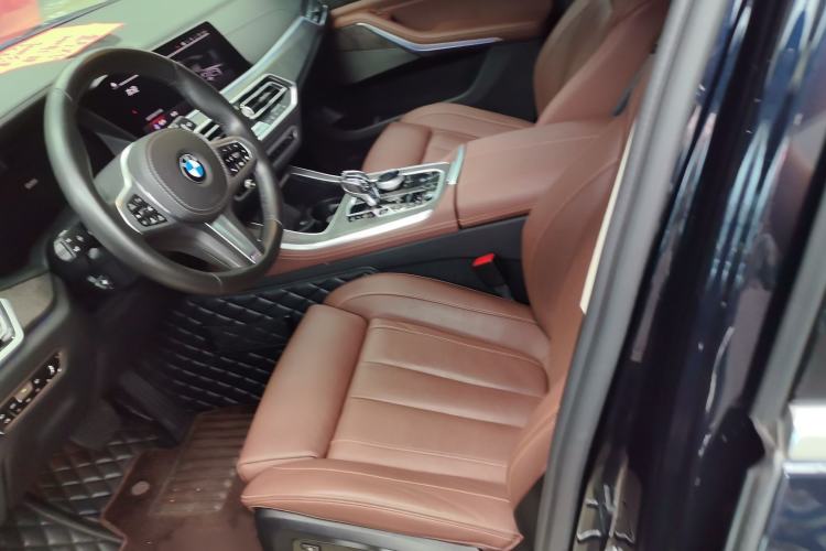 Used BMW X5 2019 xDrive40i Luxury Model with M Sport Package Left Front Seat